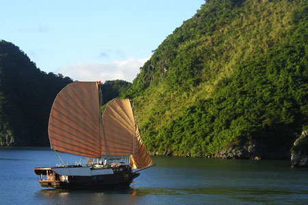 tinhalong66 - Vịnh Hạ Long tiếp tục nằm trong top 5 kỳ quan thiên nhiên