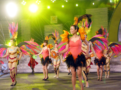 tinhalong99 - Đêm hội Carnaval Hạ Long sôi động