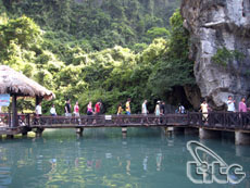 Hơn 55 vạn khách du lịch tham quan Vịnh Hạ Long