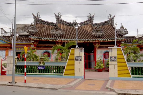 chua an kien cung 600x400 - Độc đáo nét kiến trúc của chùa Kiến An Cung - Đồng Tháp