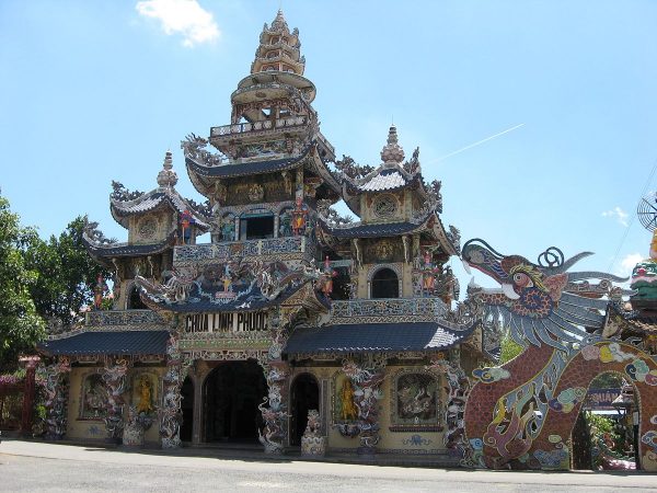 Cổng chùa Linh Phước