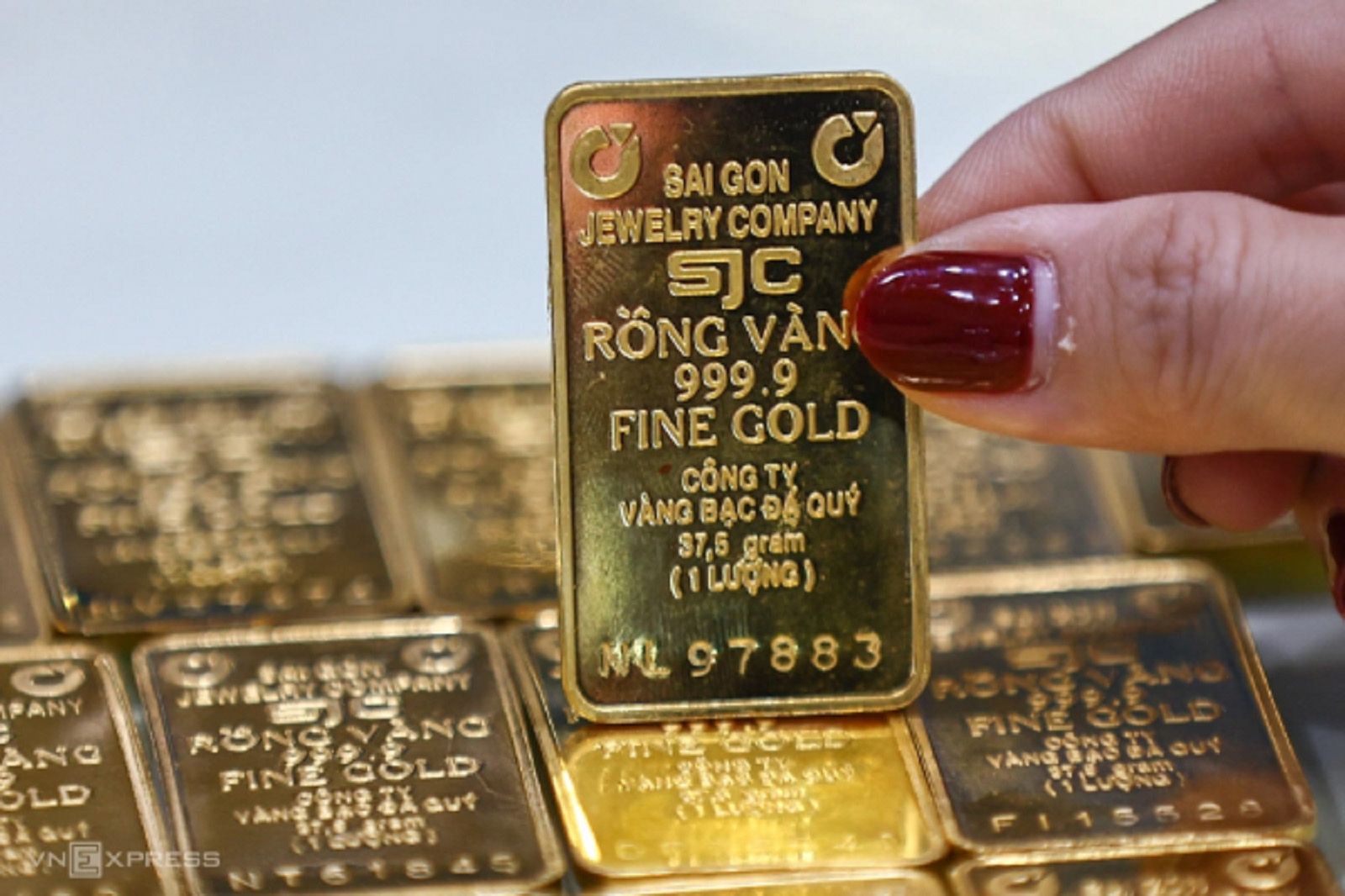 Giá Vàng Thế Giới Hôm Nay 4/10: 3.879,76 USD/ounce, vượt trội so với USD, chứng khoán và bất động sản